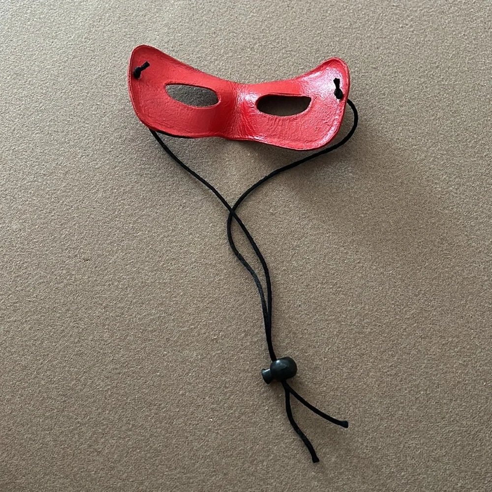 Ladybug Mask - Picture 3 of 3